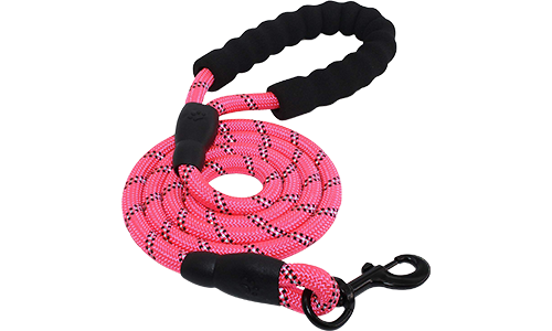 Pink reflective dog leash, 1.5 cm thick and 1.5 m in length, with durable rope and padded handle for comfort and safety.