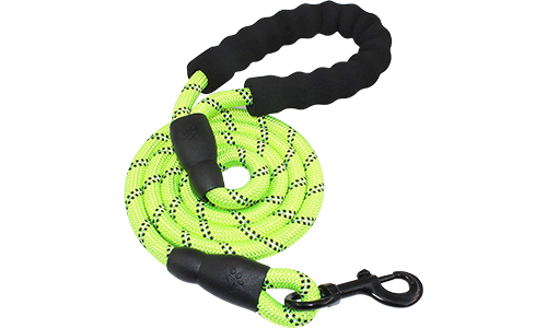 Green reflective dog leash, 1.5 cm thick and 1.5 m in length, with durable rope and padded handle for comfort and safety.