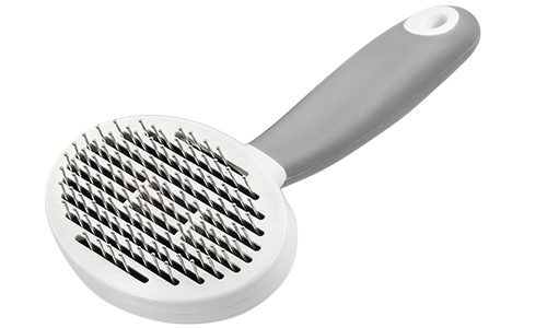 Self-cleaning pin brush for dogs and cats with fine metal pins and a ergonomic handle, to remove loose fur and tangles.