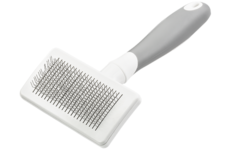 Self-cleaning slicker brush for dogs and cats with fine metal bristles and a ergonomic handle, to remove tangles.