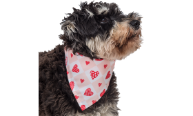 Printed heart dog bandana for dogs, with pink and white checkered design with red heart patterns, comfortable to wear.