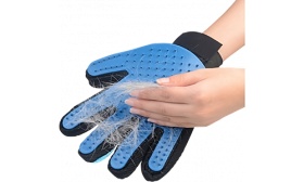 Dog & Cat Grooming Glove Blue grooming glove with dog hair accumulated, demonstrating its deshedding functionality, easy to wash material.